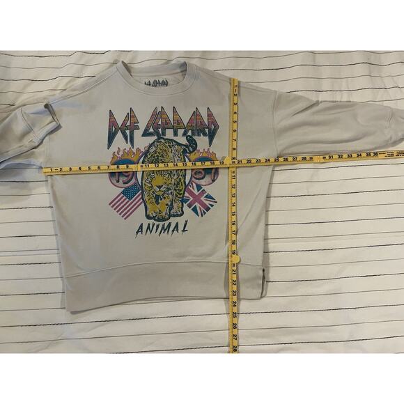 Def Leppard Licensed Merchandise | Women's Tiger Rock Band Sweatshirt Size Small - Picture 5 of 5